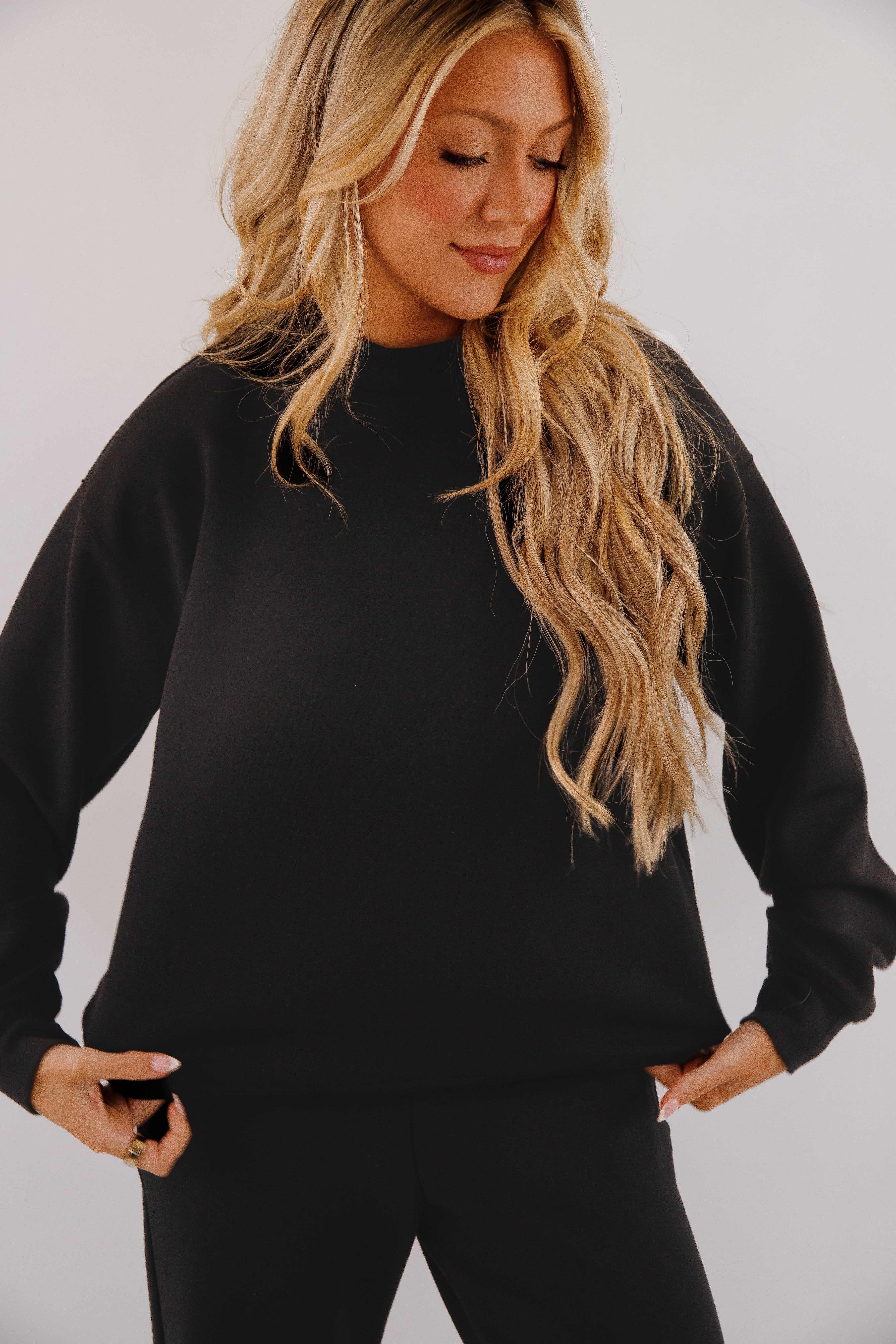 Gathering Miles Pullover-Black