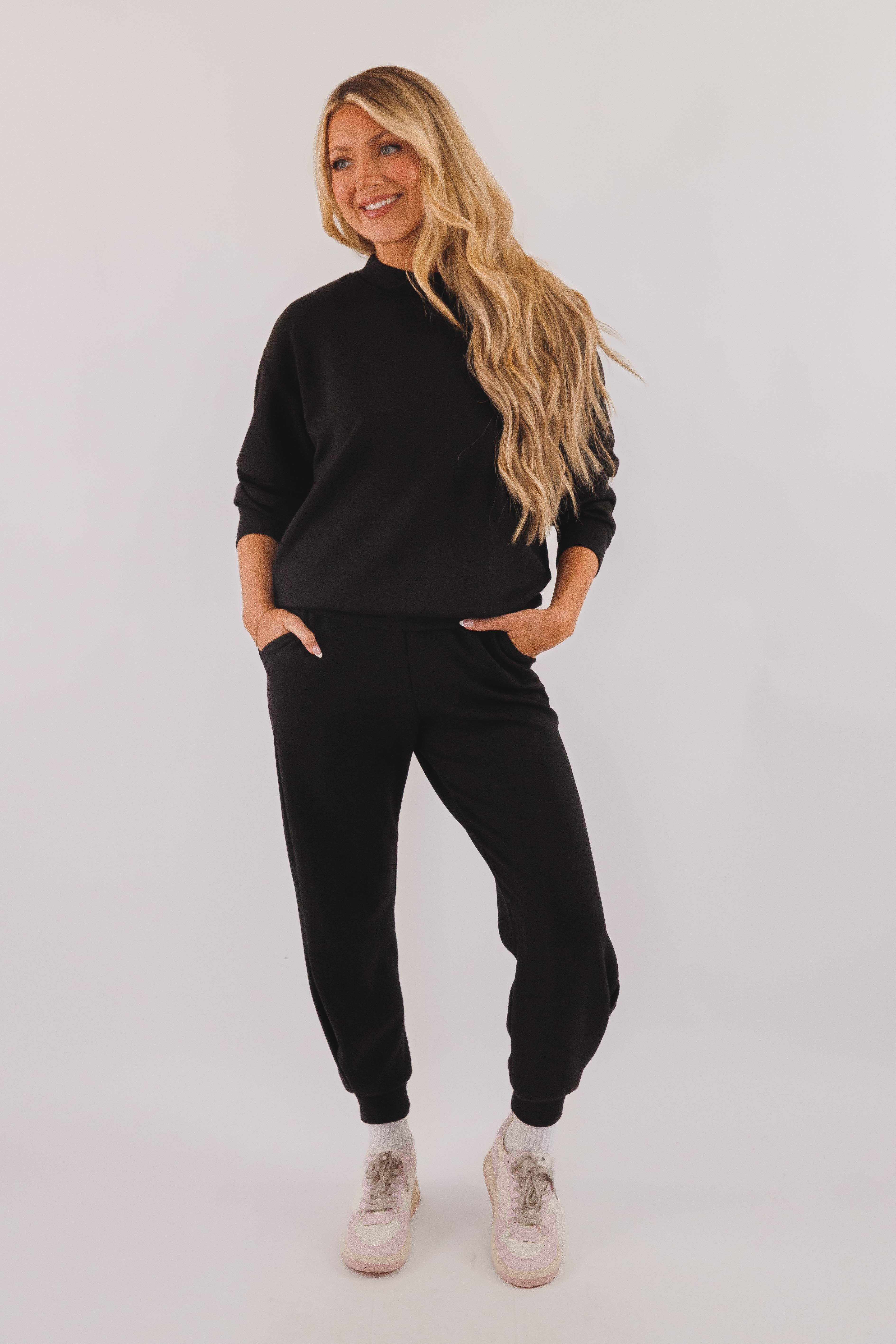 Gathering Miles Pullover-Black